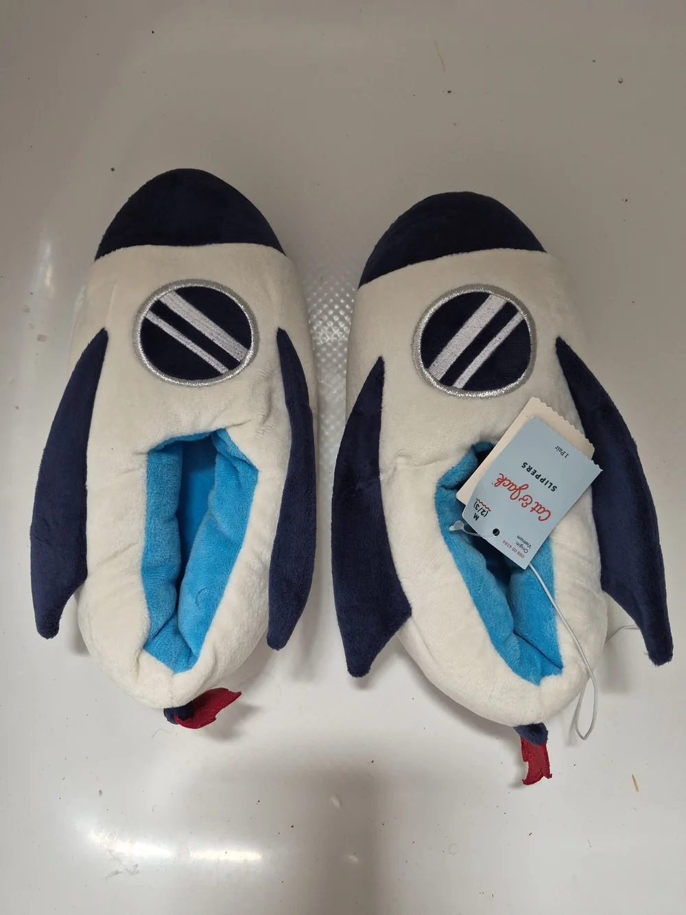 Cat & Jack Navy & Cream Plush Slippers Size M (2/3)